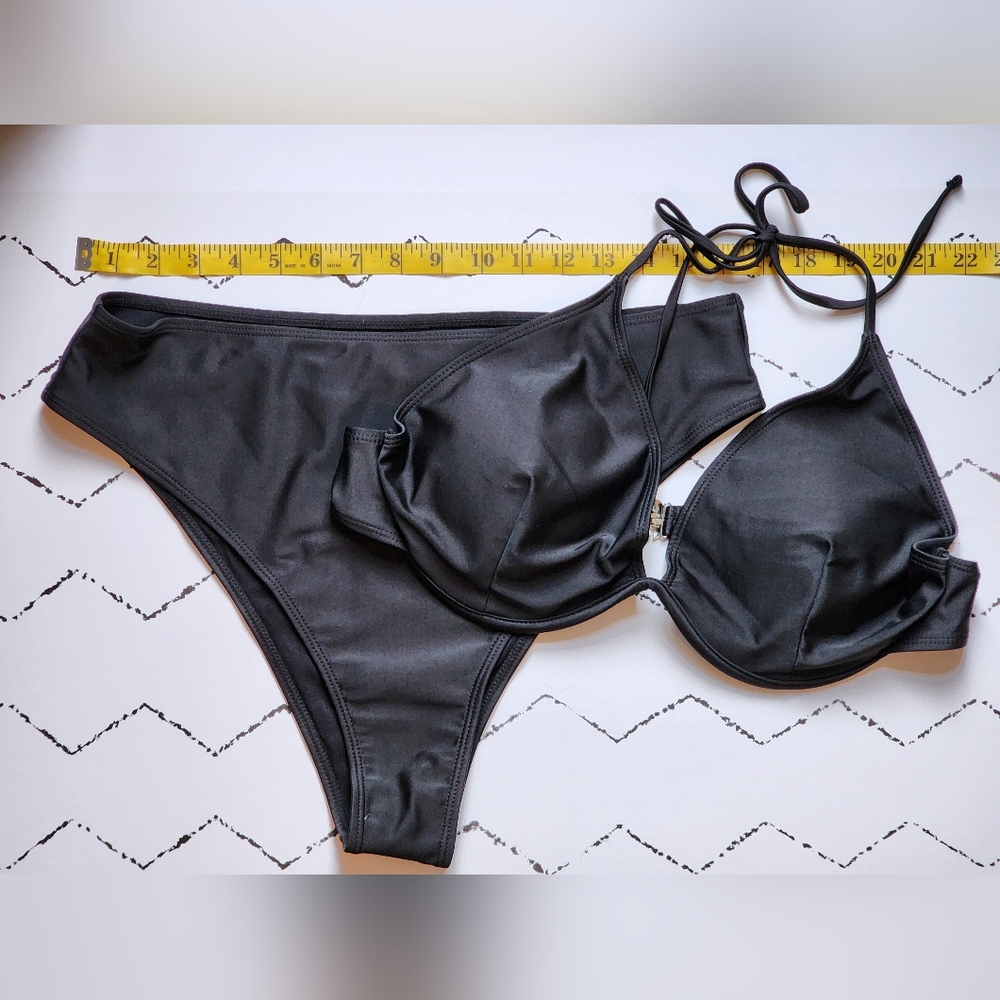 Black underwire bikini